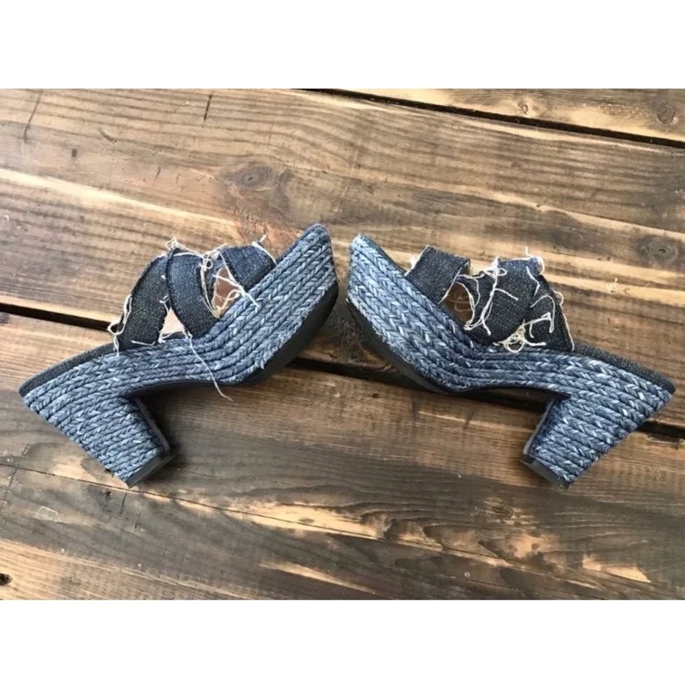 Stuart Weitzman blue denim espadrilles 5.5 fits 6